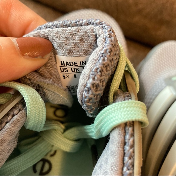 Adidas Response Boost Running Tennis Shoes - Picture 5 of 7